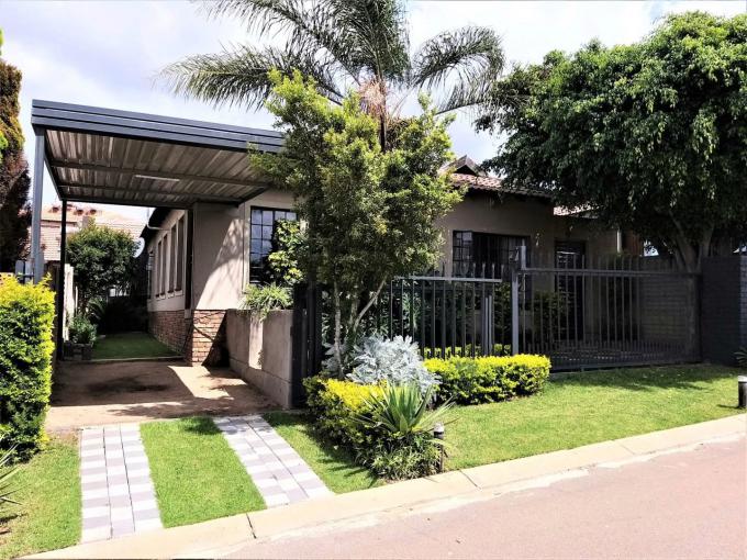3 Bedroom House for Sale For Sale in Olievenhoutbos - MR504355