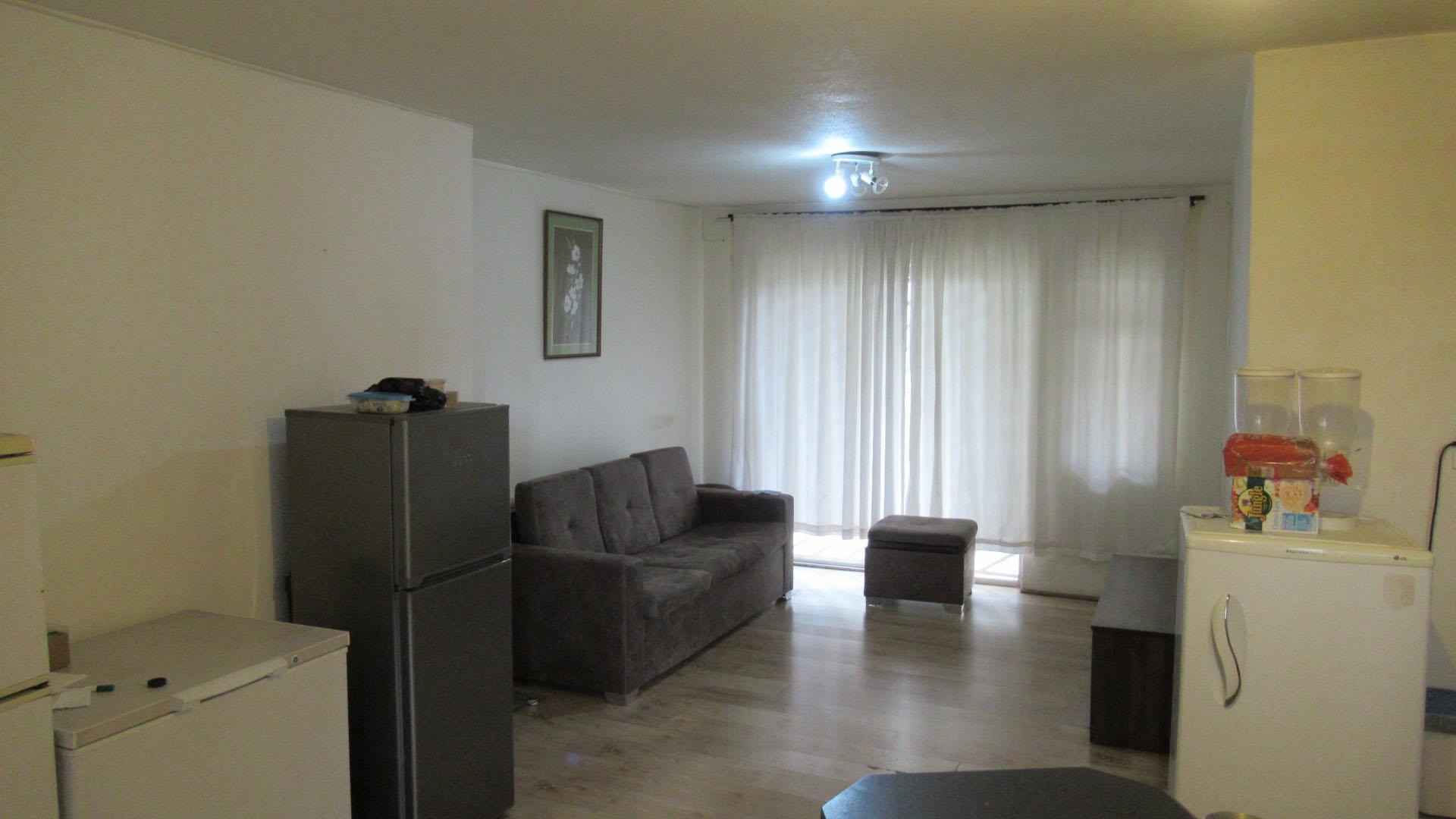 Lounges - 13 square meters of property in Florida Park