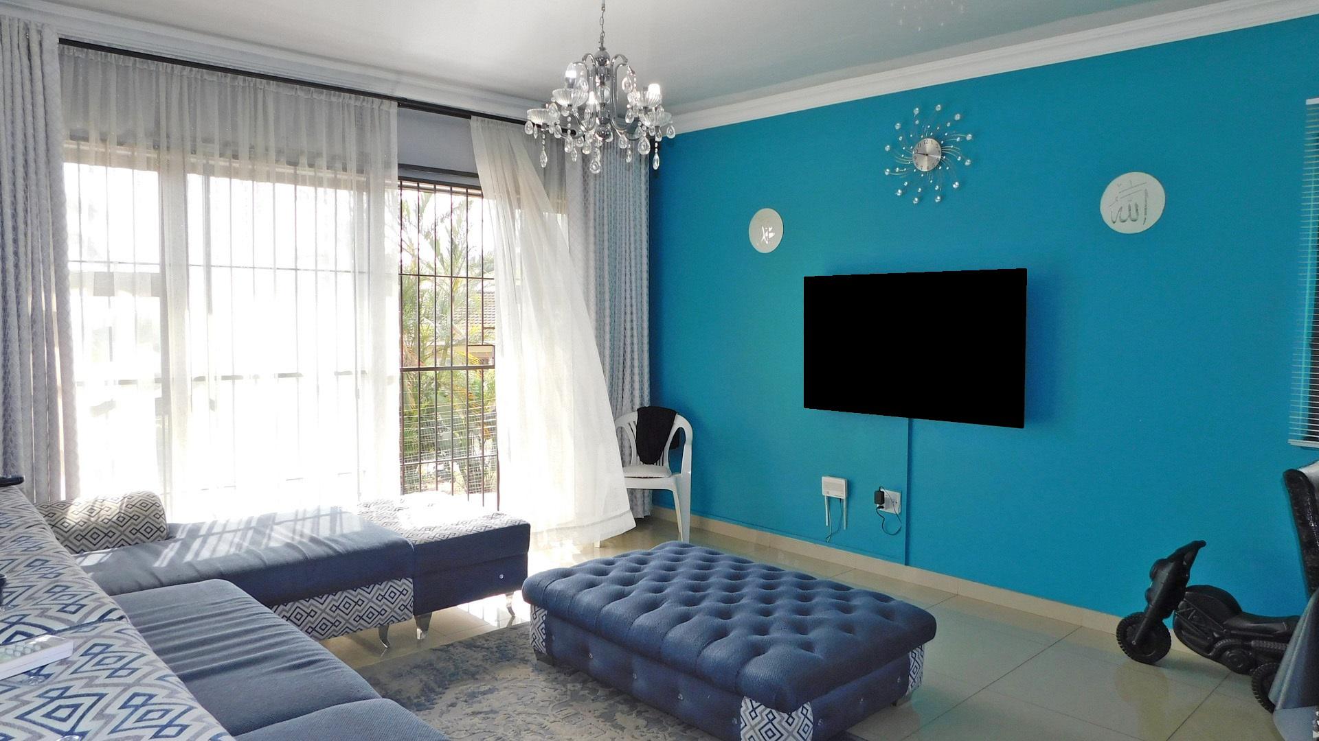 Lounges - 16 square meters of property in Kharwastan