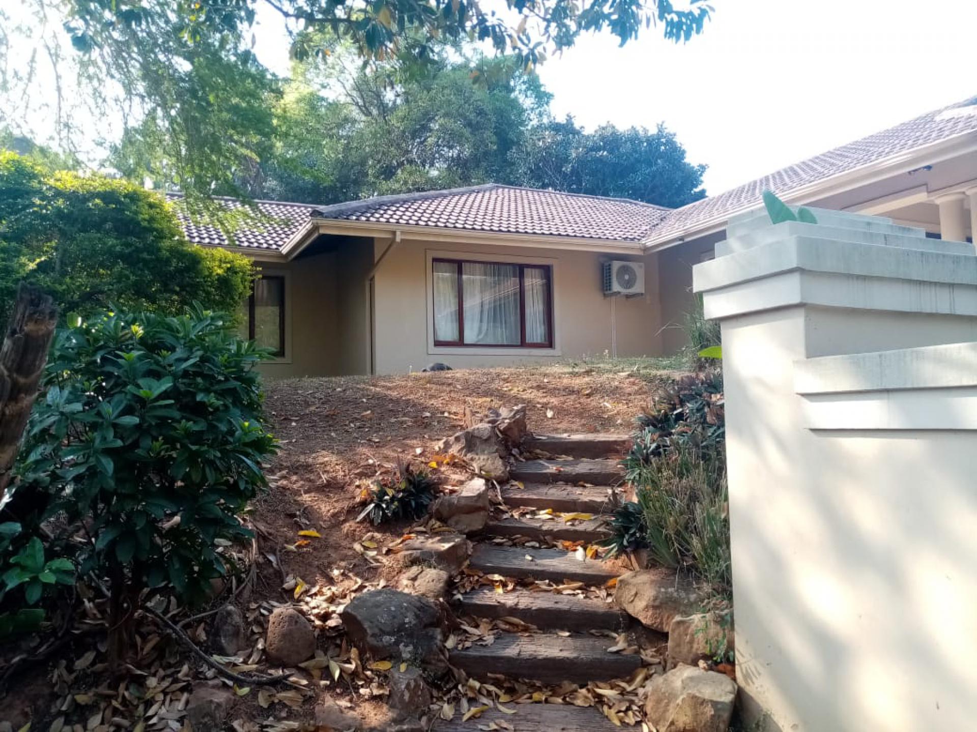 Front View of property in La Lucia