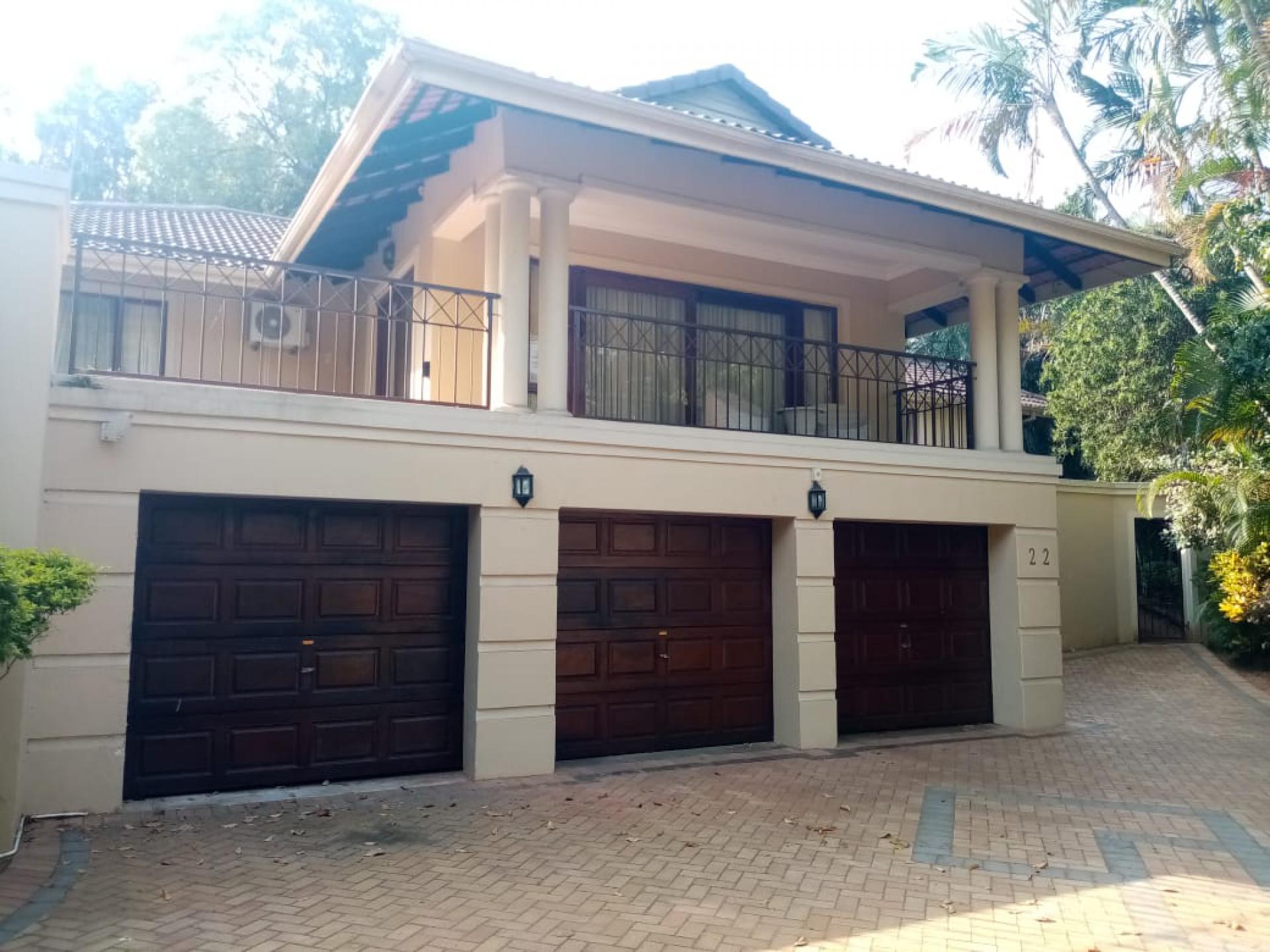 Front View of property in La Lucia