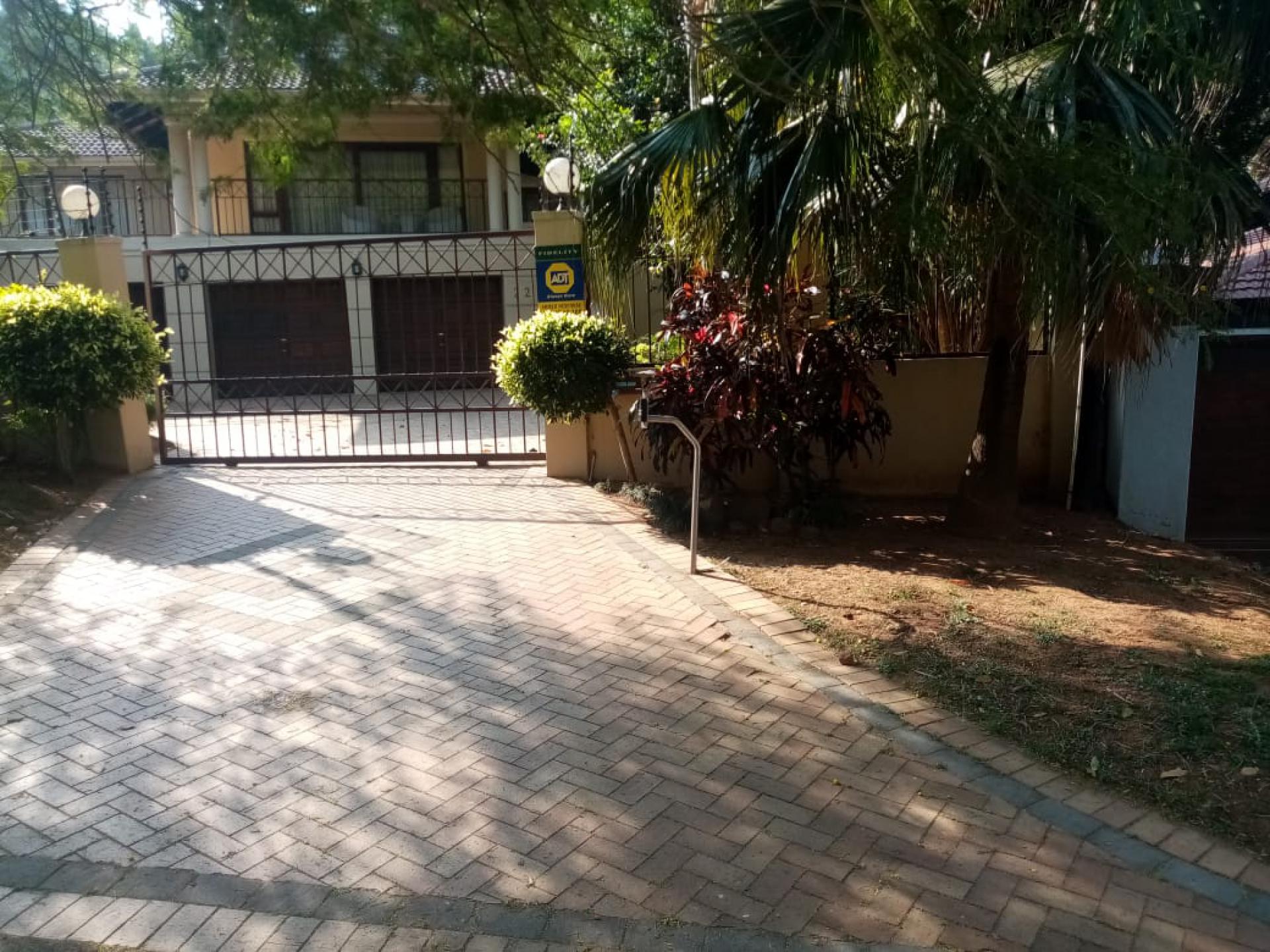 Front View of property in La Lucia
