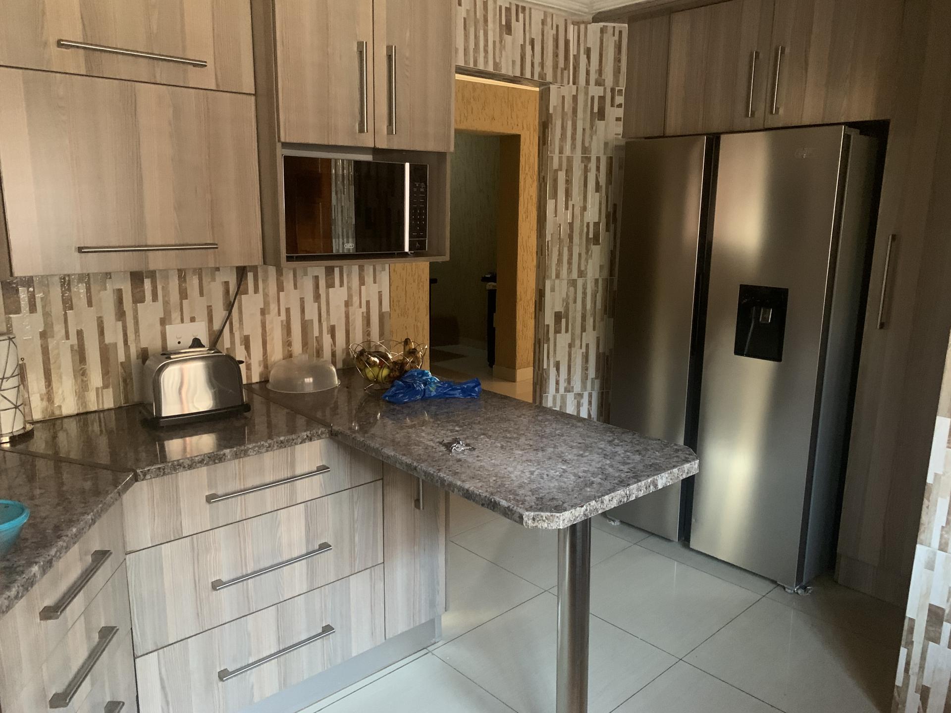 Kitchen - 13 square meters of property in Soshanguve East