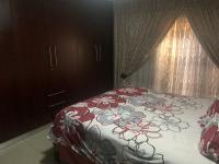 Bed Room 1 - 18 square meters of property in Soshanguve East