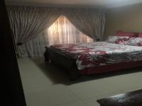 Bed Room 1 - 18 square meters of property in Soshanguve East