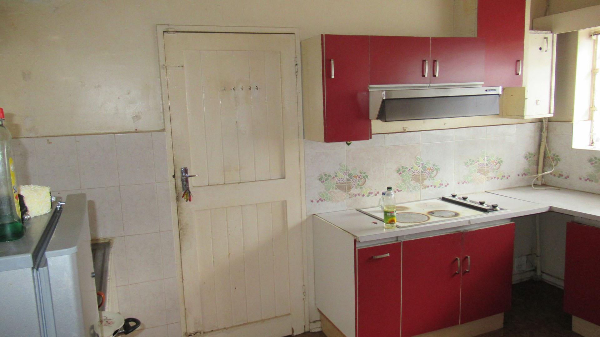 Kitchen - 16 square meters of property in Bezuidenhout Valley