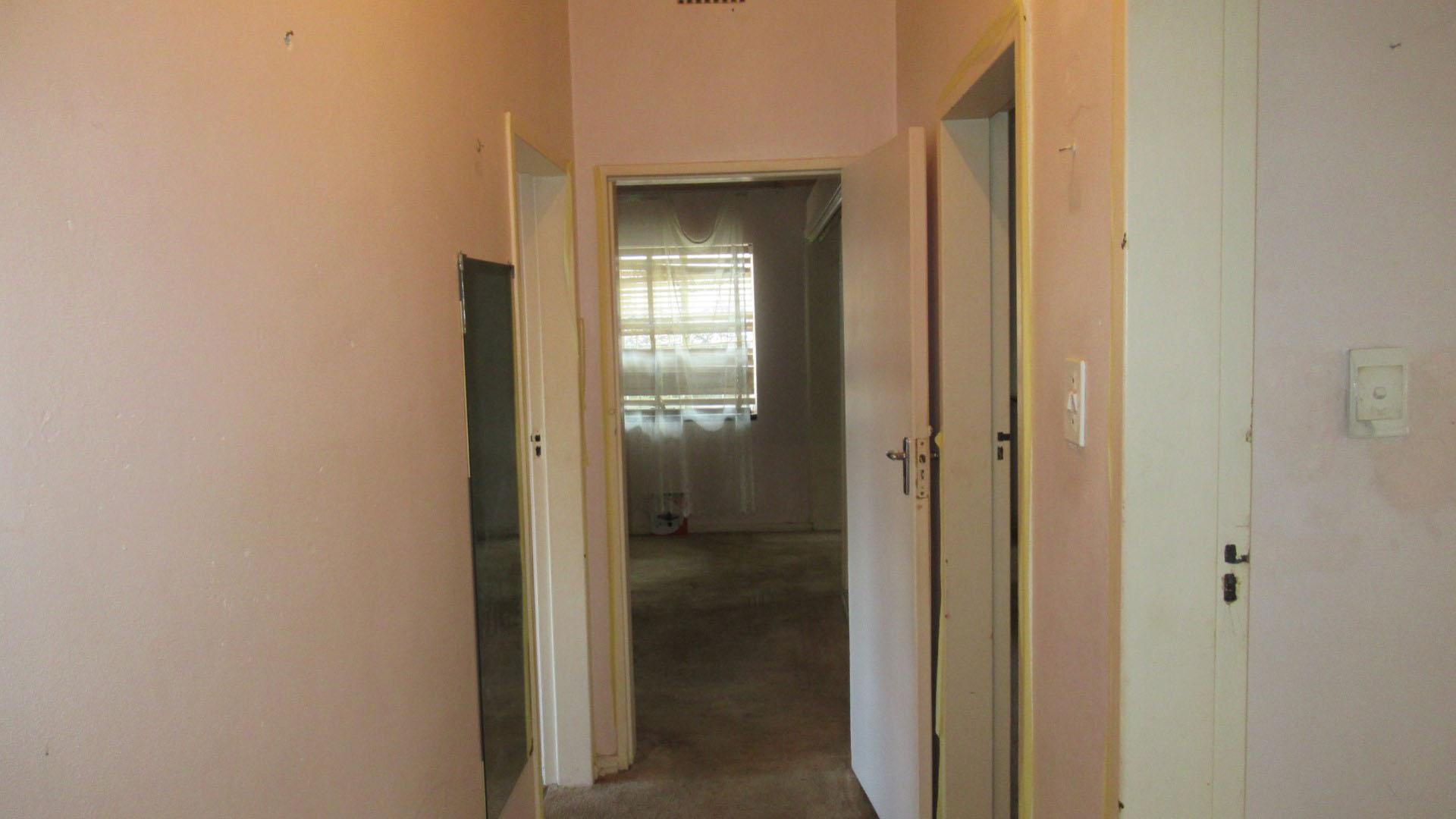 Spaces - 15 square meters of property in Bezuidenhout Valley