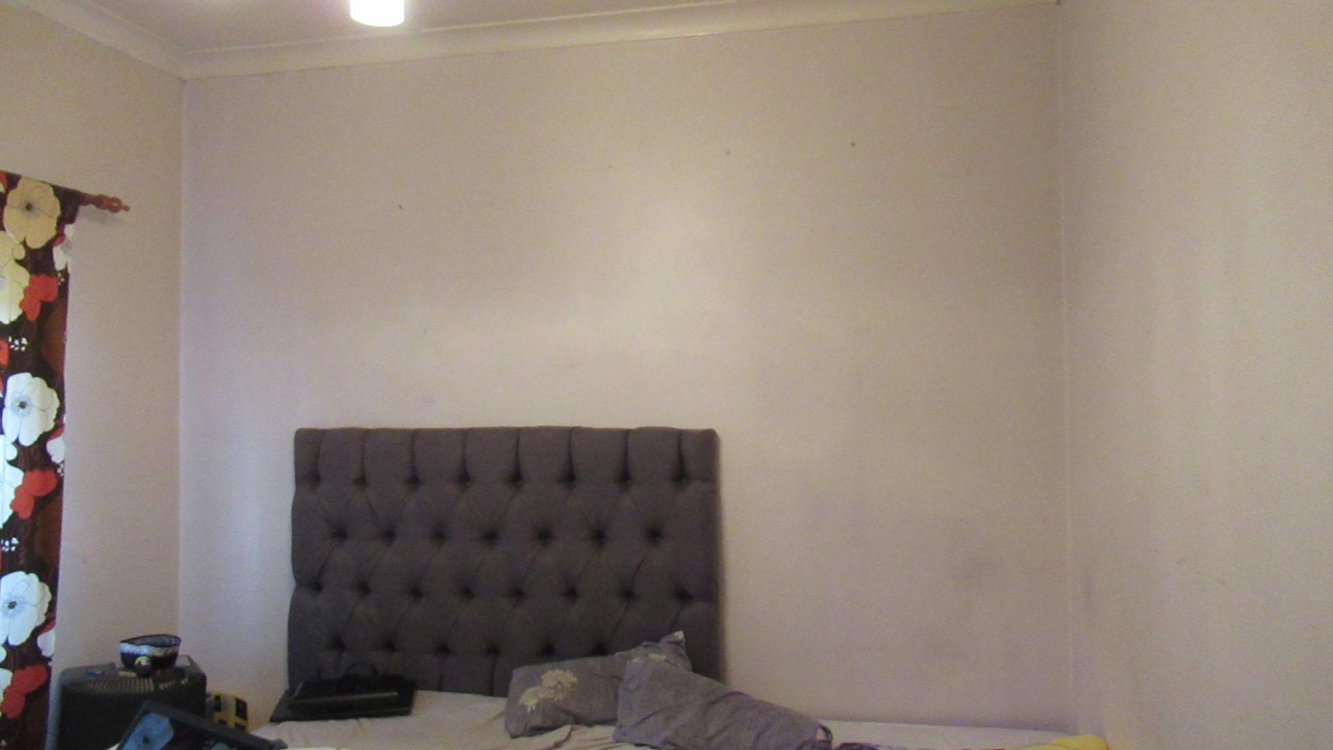 Bed Room 2 - 16 square meters of property in Bezuidenhout Valley