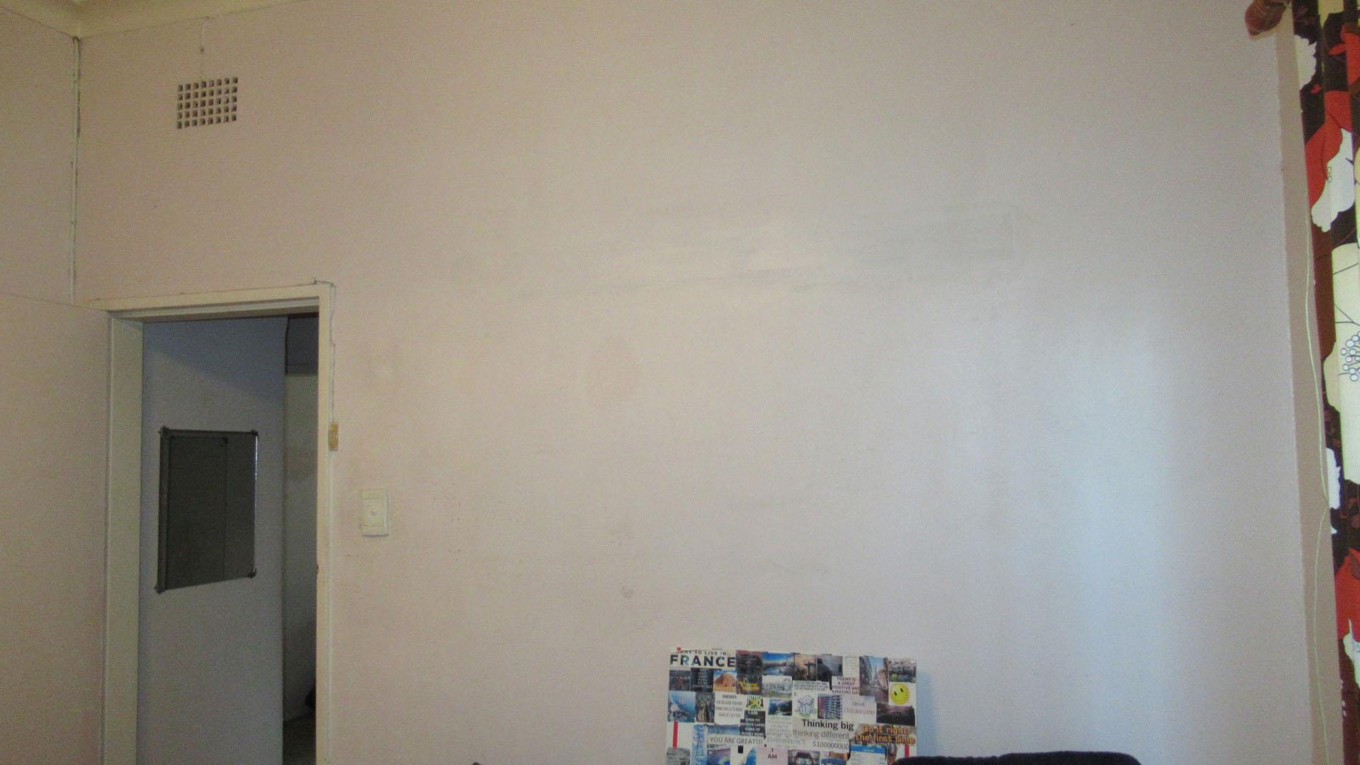 Bed Room 2 - 16 square meters of property in Bezuidenhout Valley