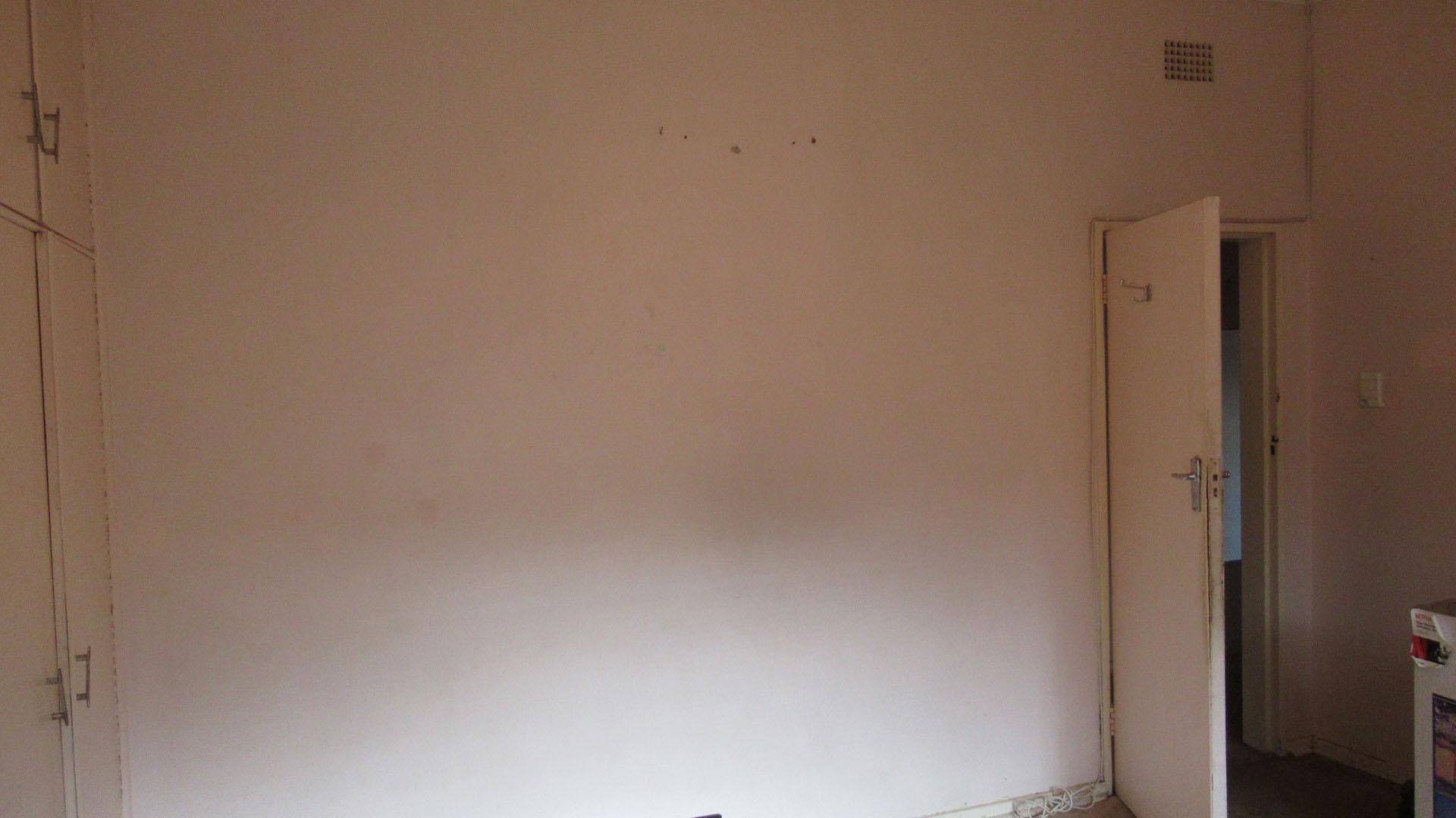 Main Bedroom - 23 square meters of property in Bezuidenhout Valley