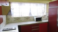 Kitchen - 16 square meters of property in Bezuidenhout Valley