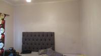 Bed Room 2 - 16 square meters of property in Bezuidenhout Valley