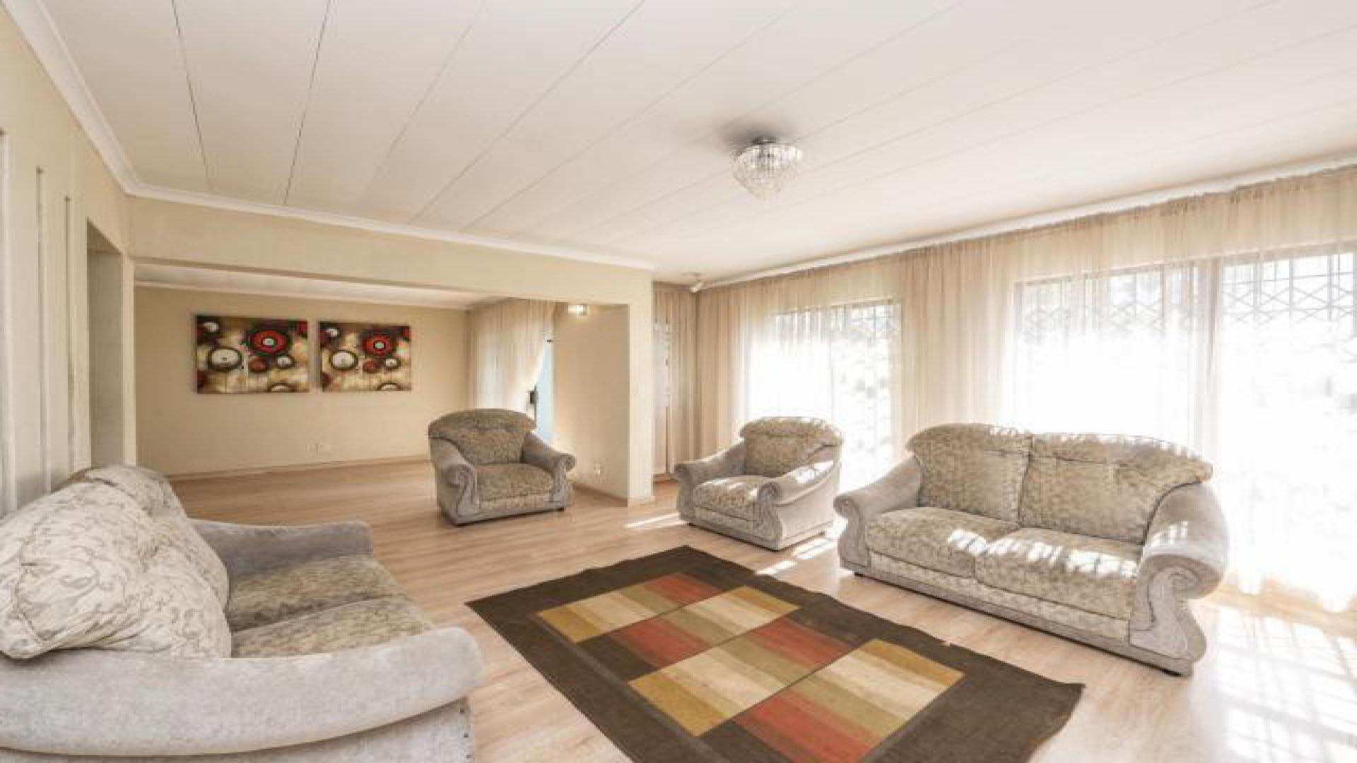 Lounges - 30 square meters of property in Ridgeway