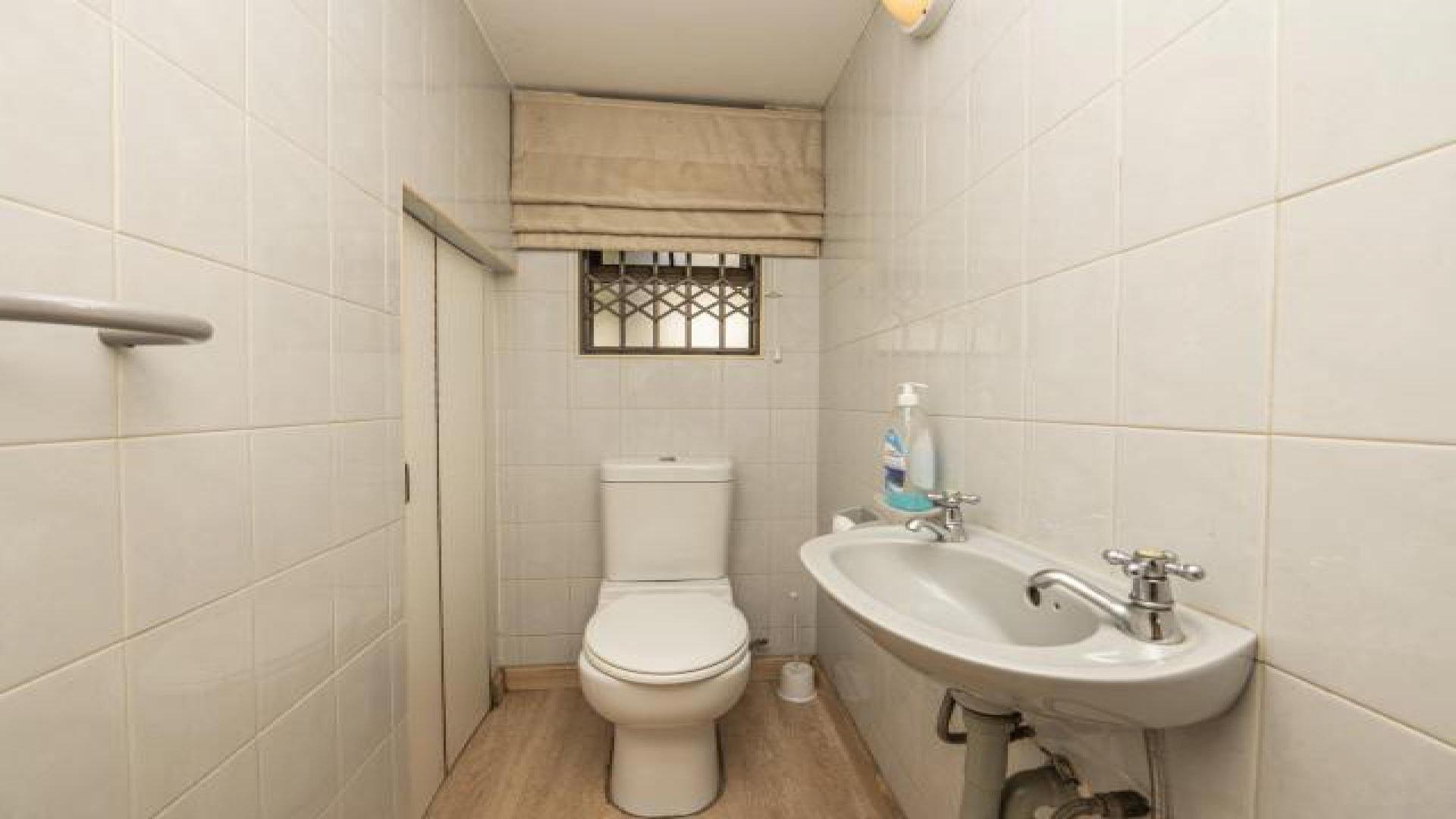 Bathroom 1 - 7 square meters of property in Ridgeway