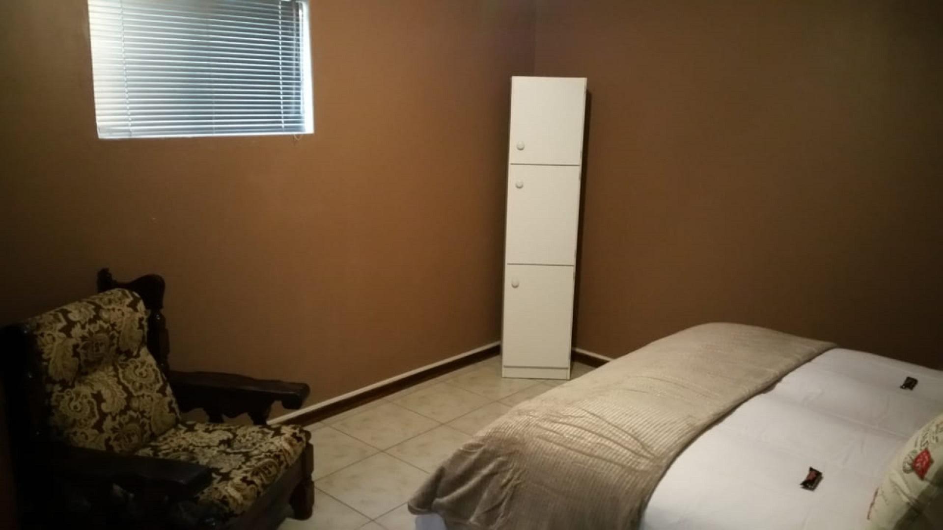 Bed Room 1 of property in Springbok