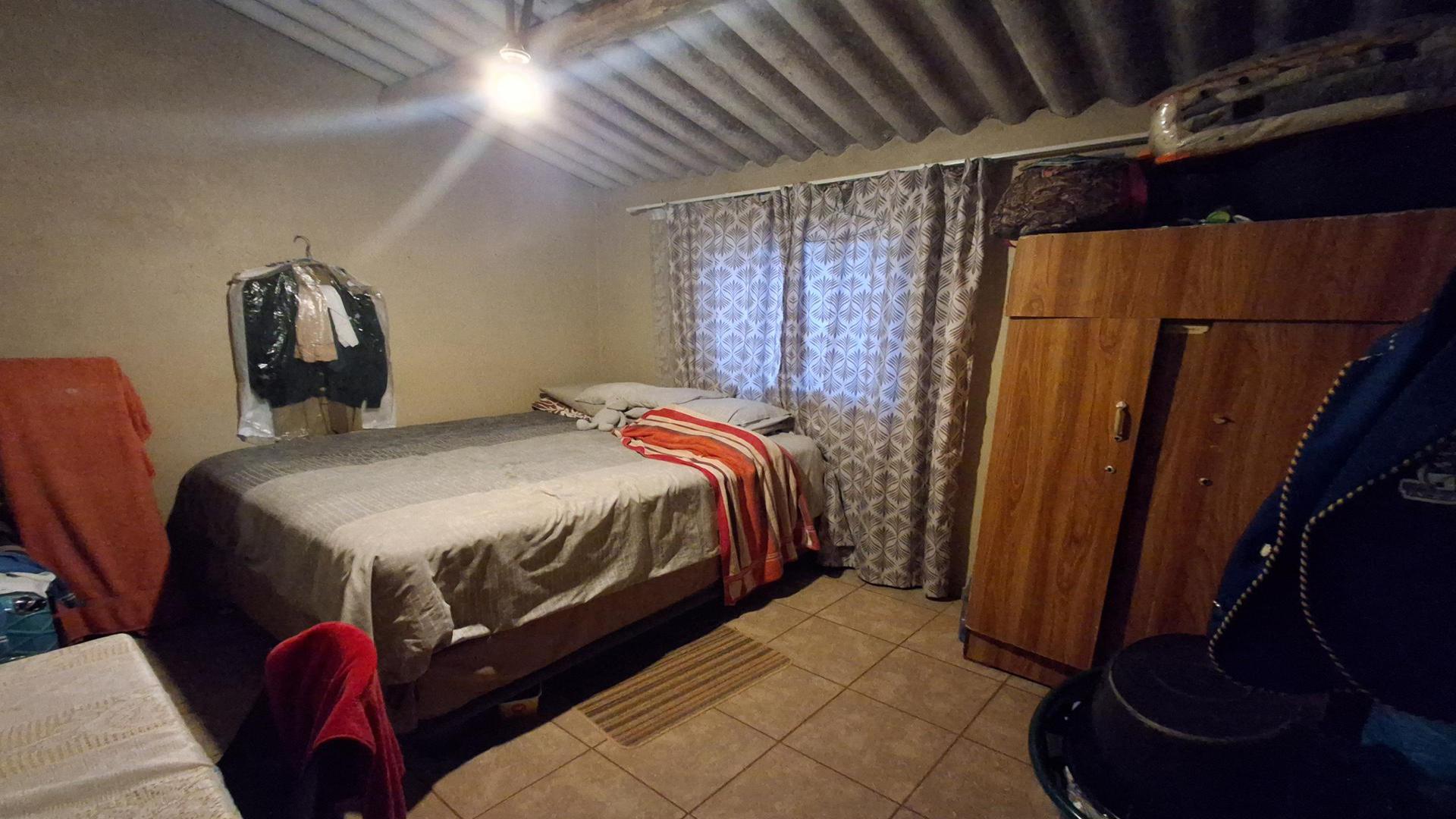 Bed Room 1 of property in Mahwelereng