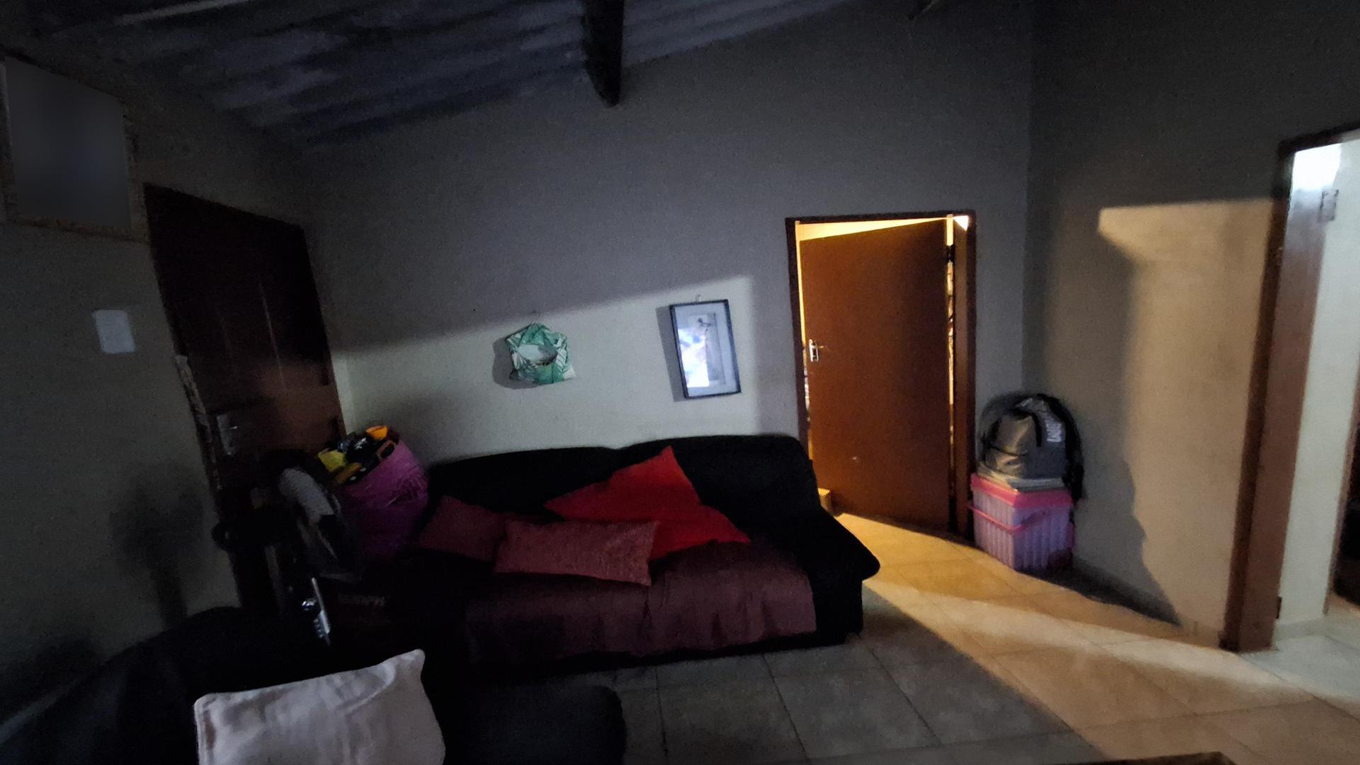 Lounges of property in Mahwelereng