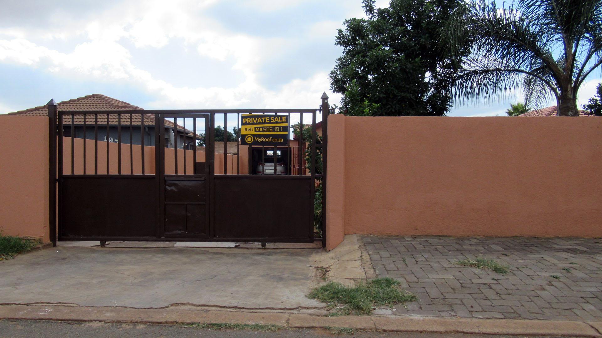 Front View of property in Soshanguve