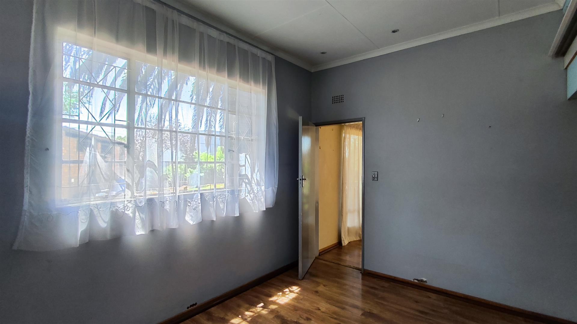 Bed Room 1 - 45 square meters of property in Lambton