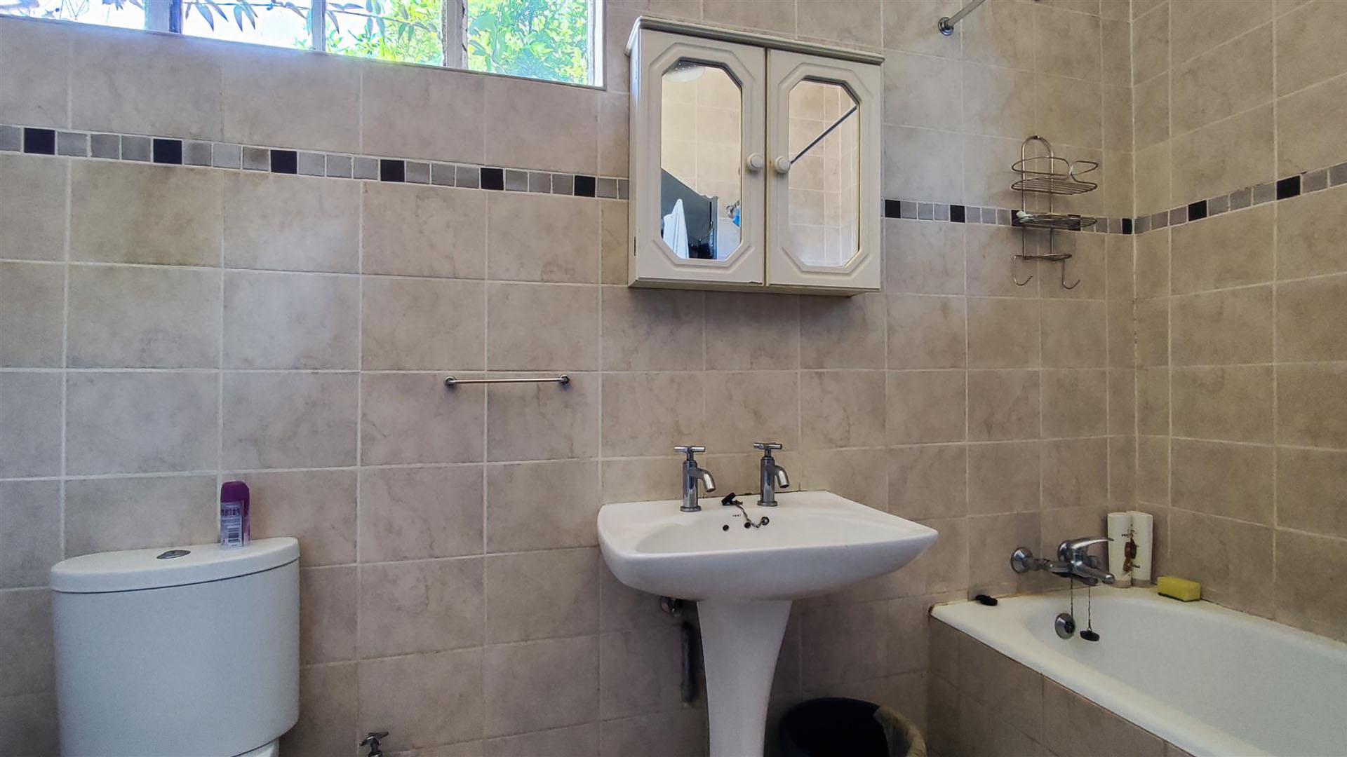 Bathroom 1 - 13 square meters of property in Lambton