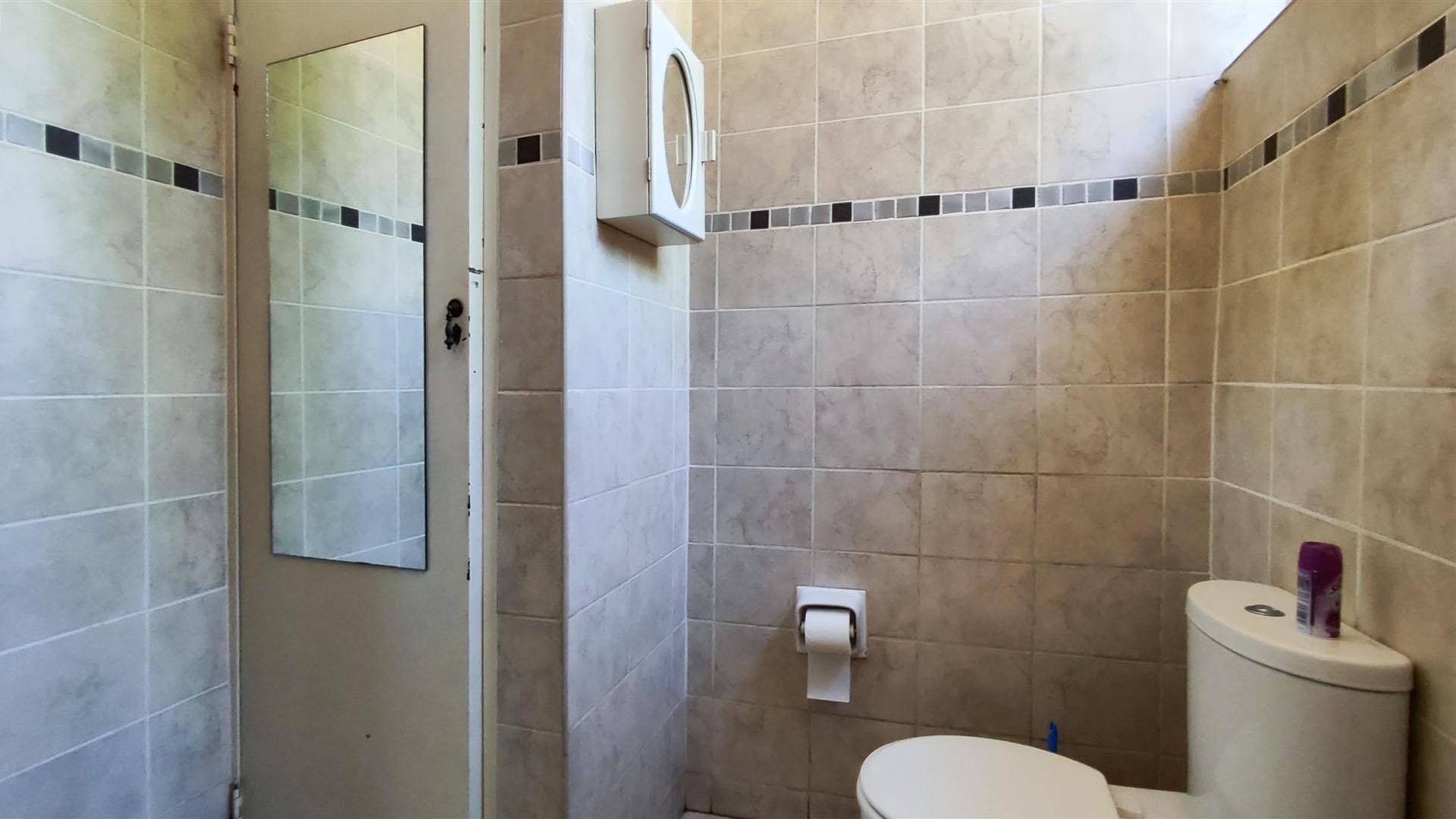 Bathroom 1 - 13 square meters of property in Lambton