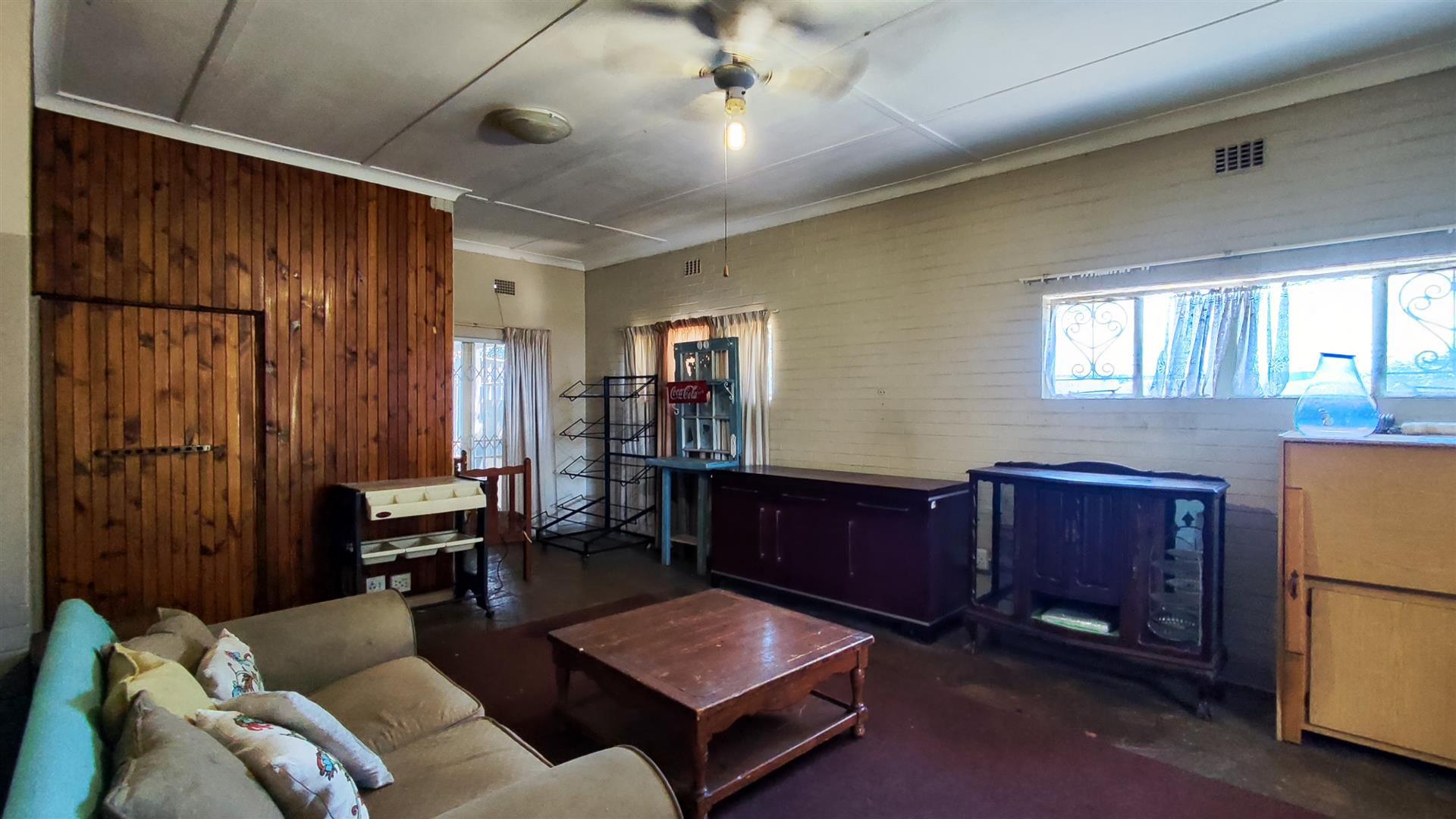 Lounges - 59 square meters of property in Lambton