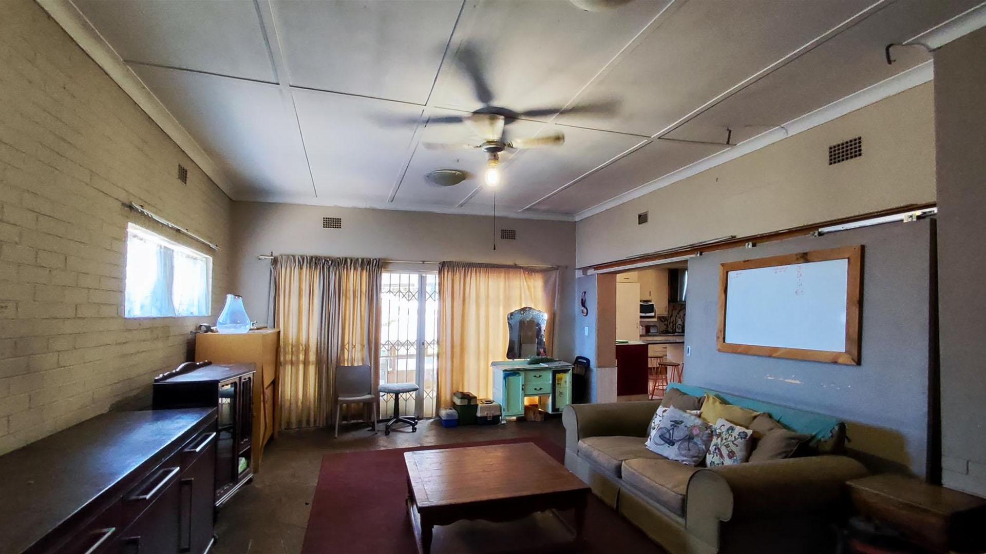 Lounges - 59 square meters of property in Lambton