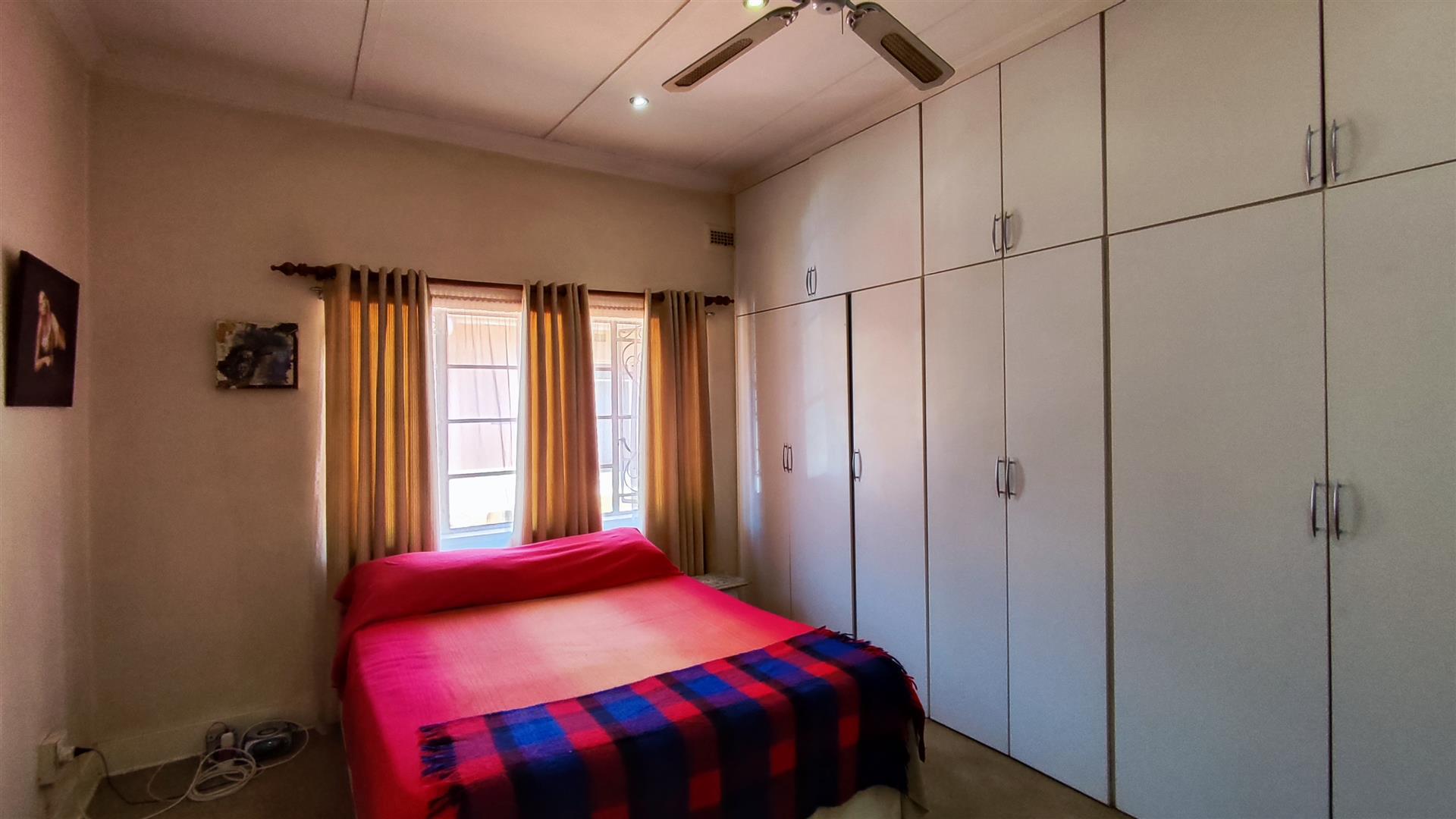 Bed Room 3 - 24 square meters of property in Lambton