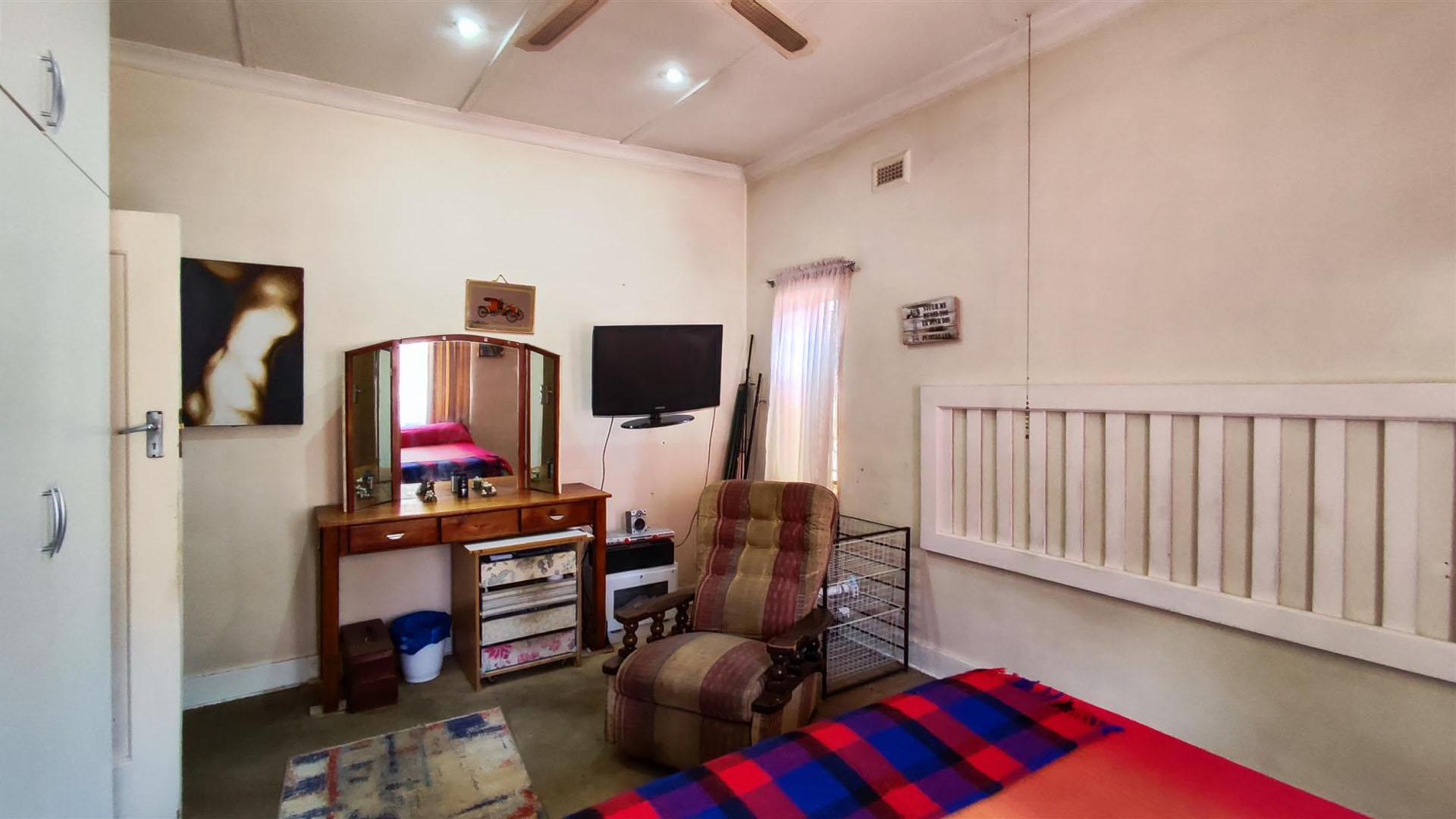 Bed Room 3 - 24 square meters of property in Lambton