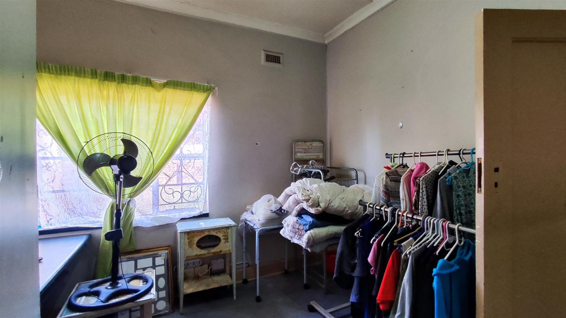 Bed Room 4 - 14 square meters of property in Lambton