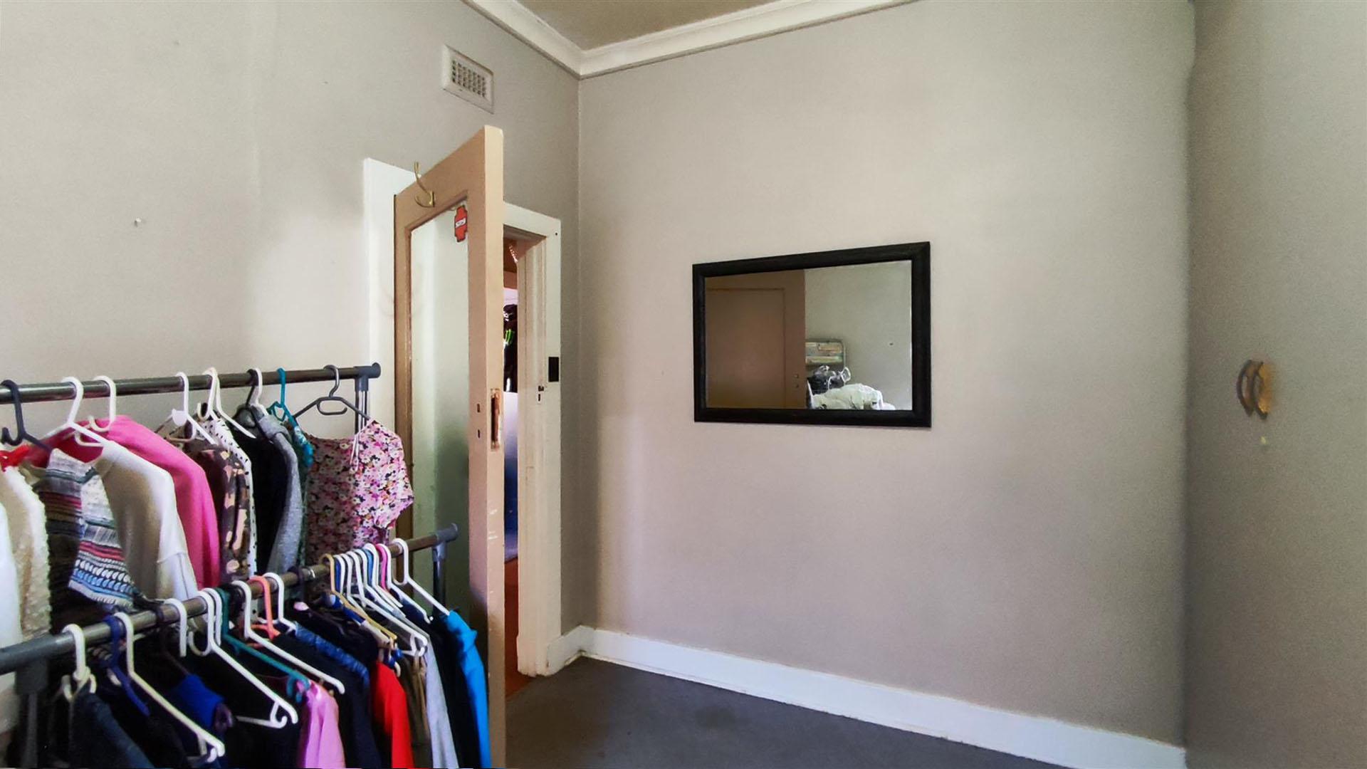 Bed Room 4 - 14 square meters of property in Lambton