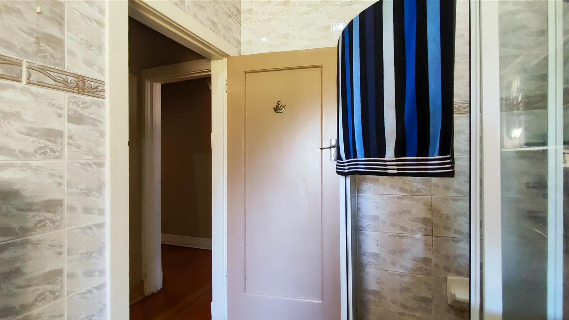 Bathroom 2 - 6 square meters of property in Lambton