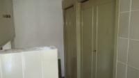 Main Bathroom - 12 square meters of property in Daggafontein