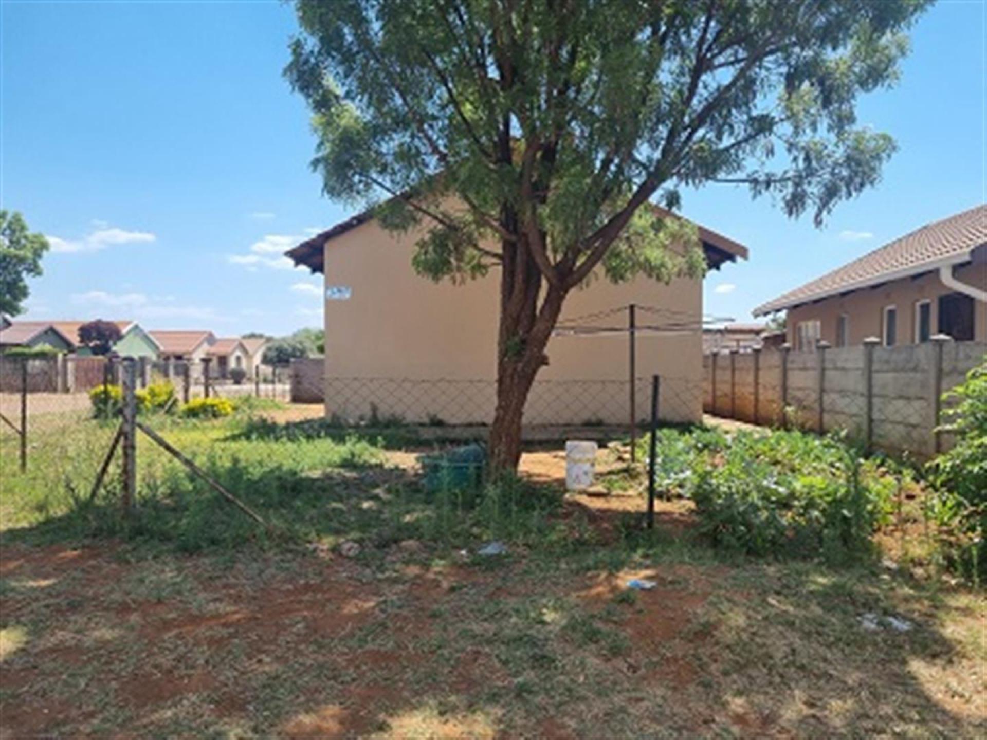 Front View of property in Boitekong