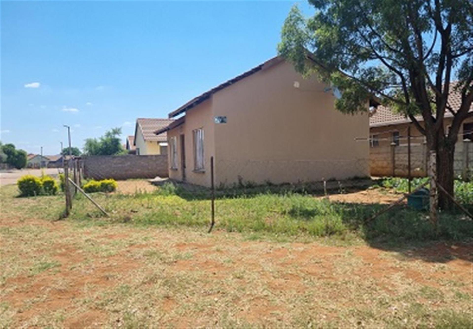 Front View of property in Boitekong
