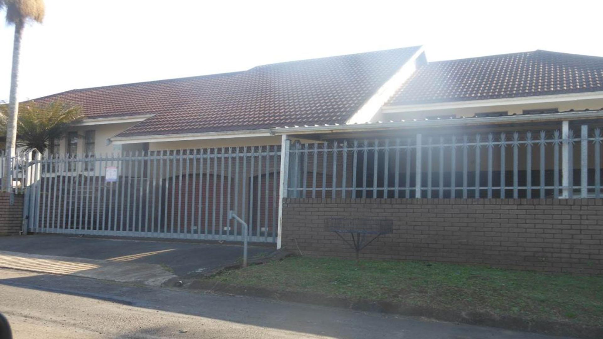 Front View of property in Belfort
