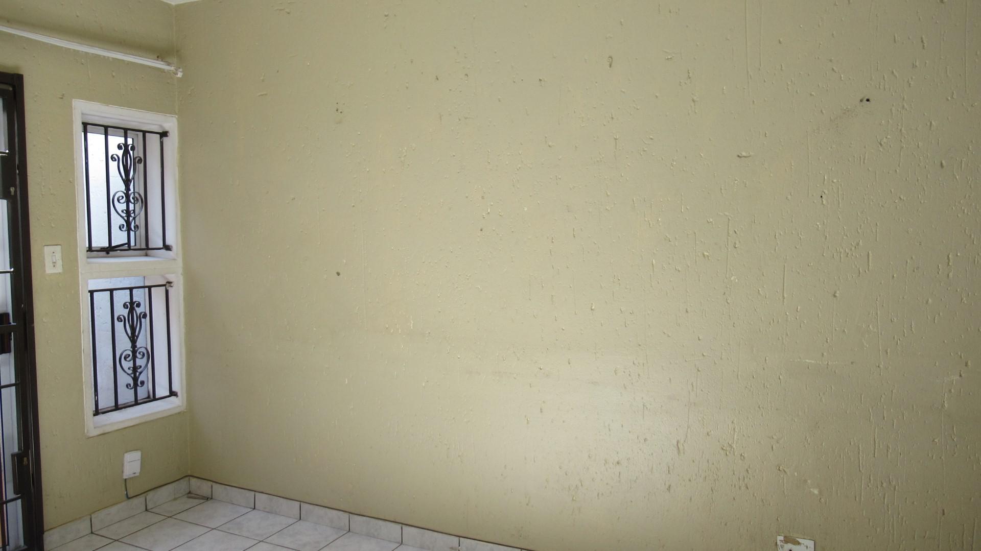 Lounges - 16 square meters of property in Meredale