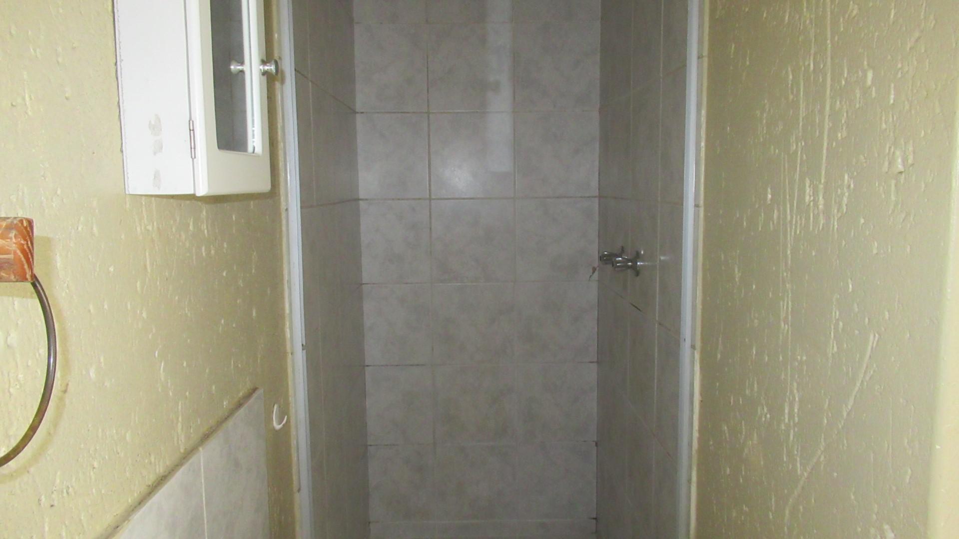 Main Bathroom - 4 square meters of property in Meredale