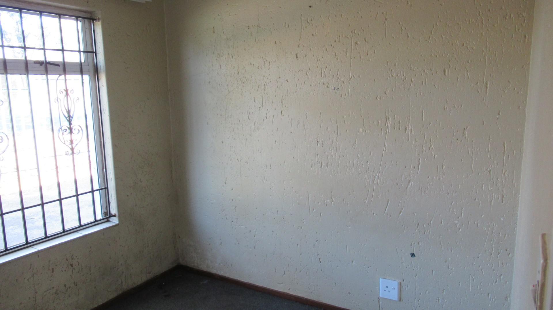 Bed Room 2 - 9 square meters of property in Meredale