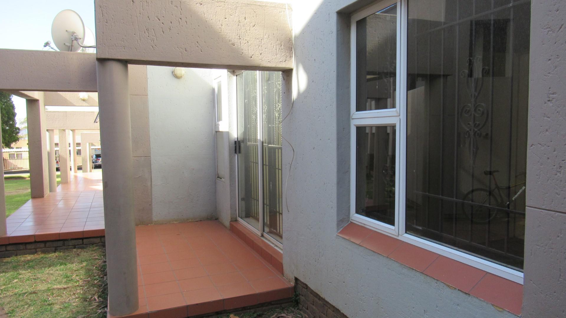 Patio - 6 square meters of property in Meredale