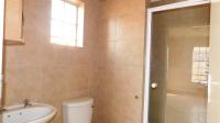 Main Bathroom - 5 square meters of property in Olievenhoutbos