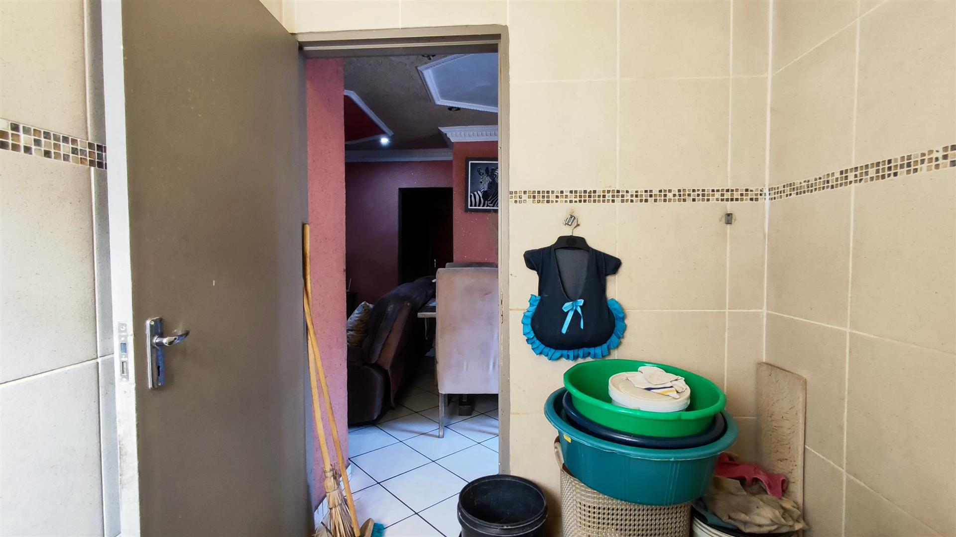 Bathroom 1 - 5 square meters of property in Windmill Park