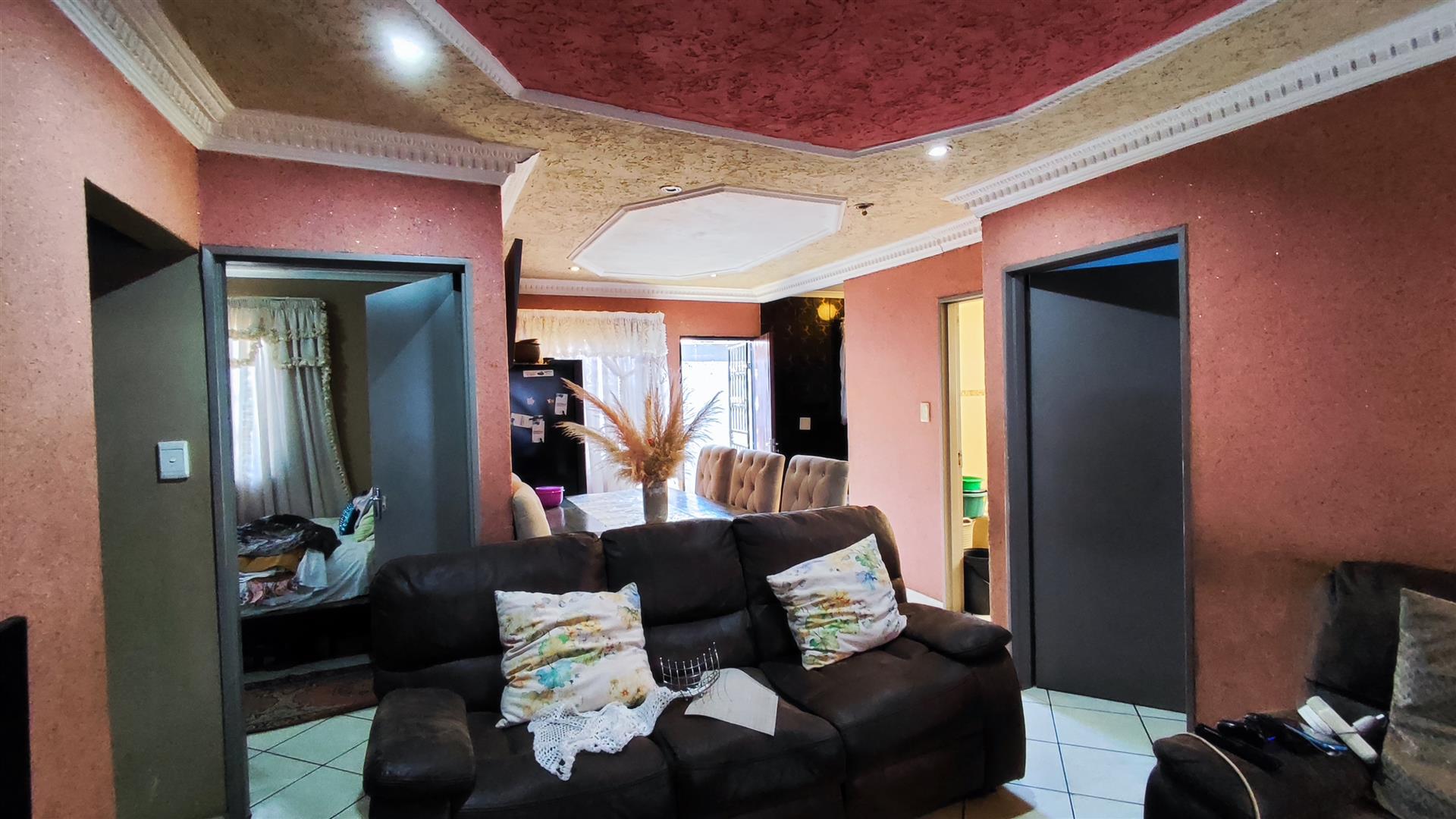 Lounges - 13 square meters of property in Windmill Park