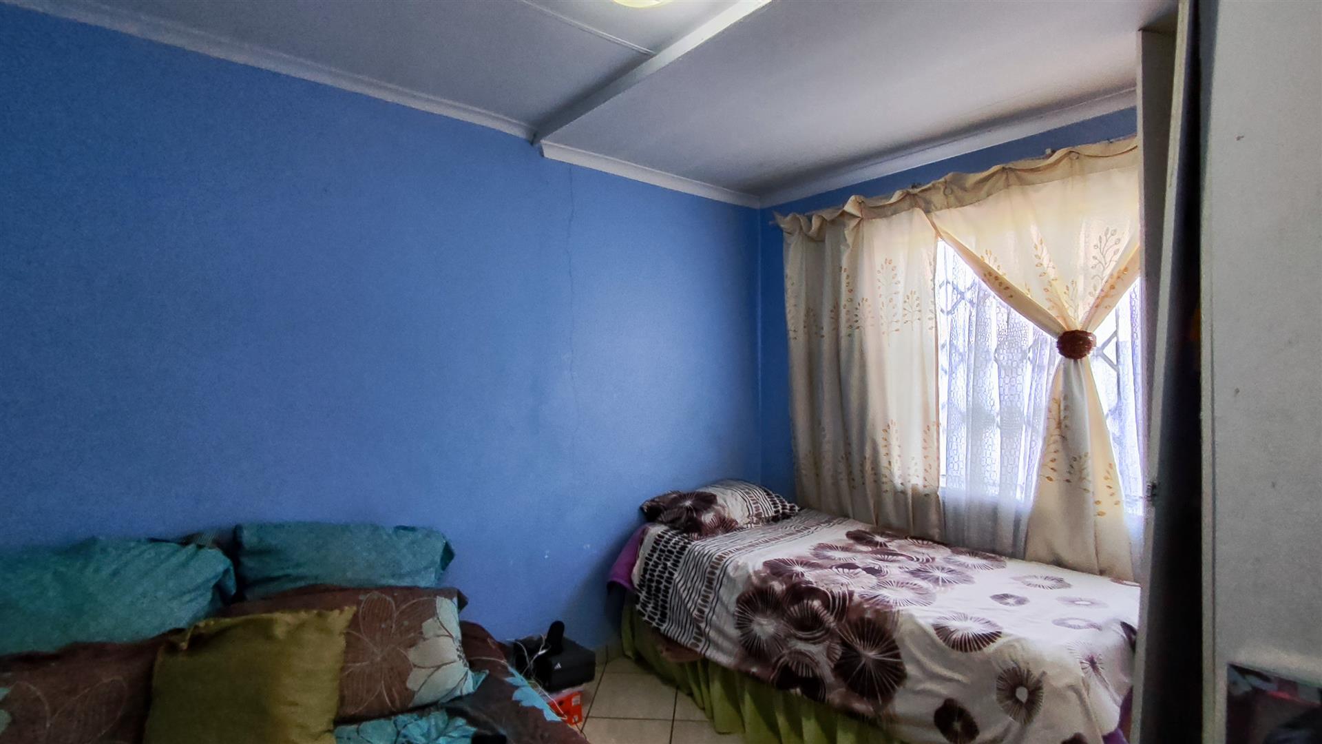 Bed Room 1 - 11 square meters of property in Windmill Park