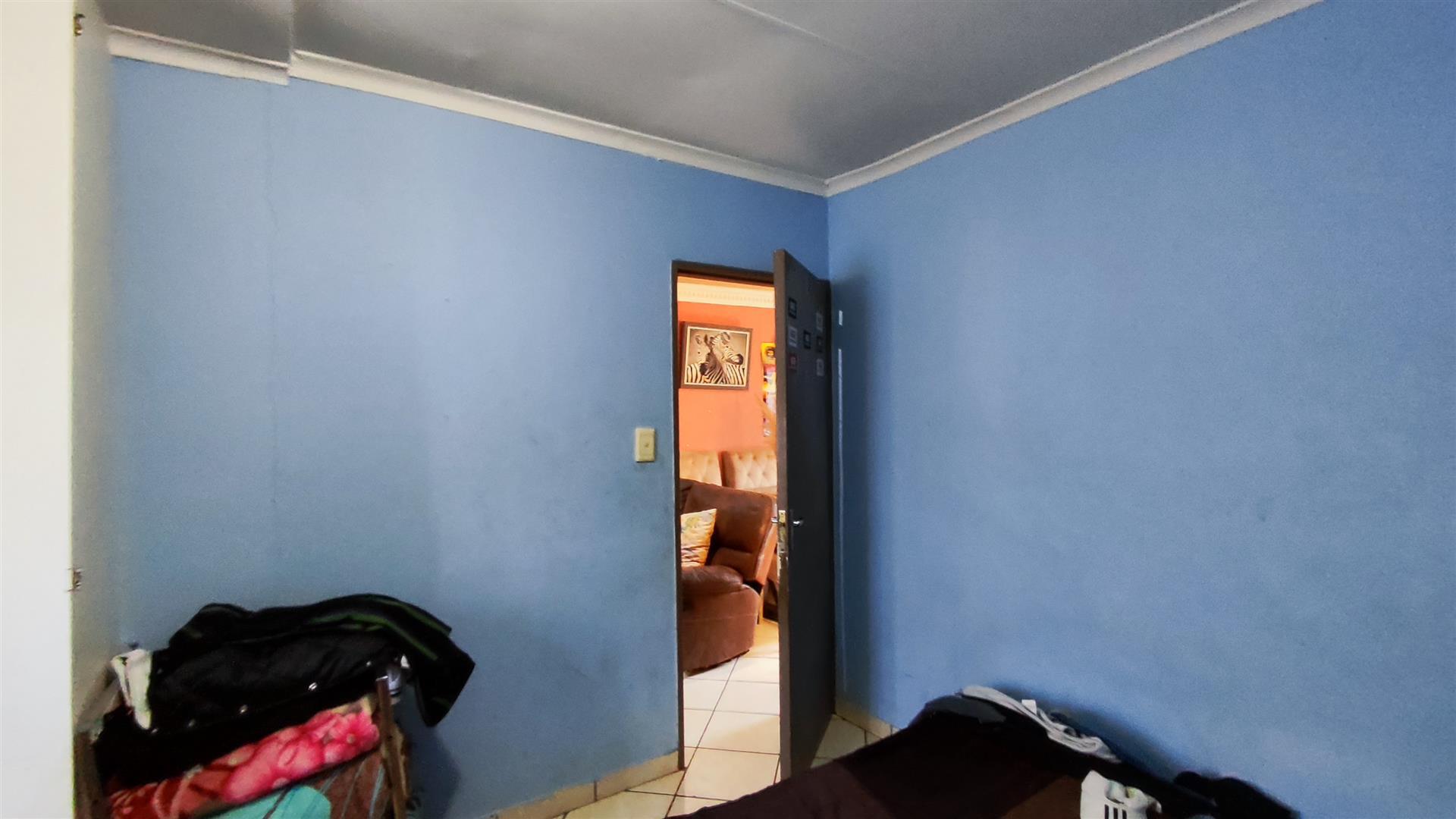 Bed Room 1 - 11 square meters of property in Windmill Park