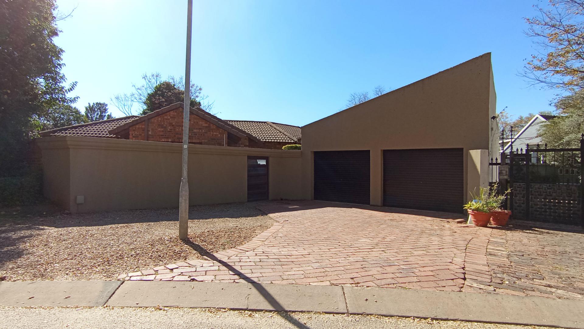 Front View of property in Maroeladal