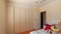 Bed Room 3 - 18 square meters of property in Maroeladal