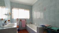 Bathroom 1 - 6 square meters of property in Maroeladal