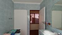 Bathroom 1 - 6 square meters of property in Maroeladal