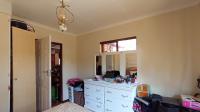 Bed Room 1 - 14 square meters of property in Maroeladal